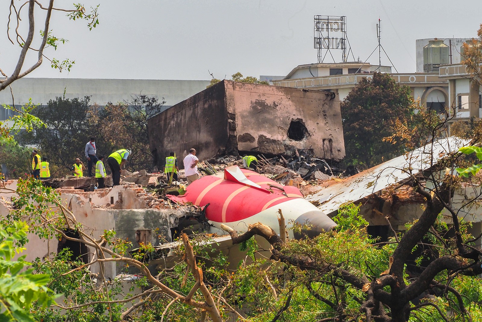 WORLD-NEWS-INDIA-PLANE-CRASH-GET_1094273152.jpg
