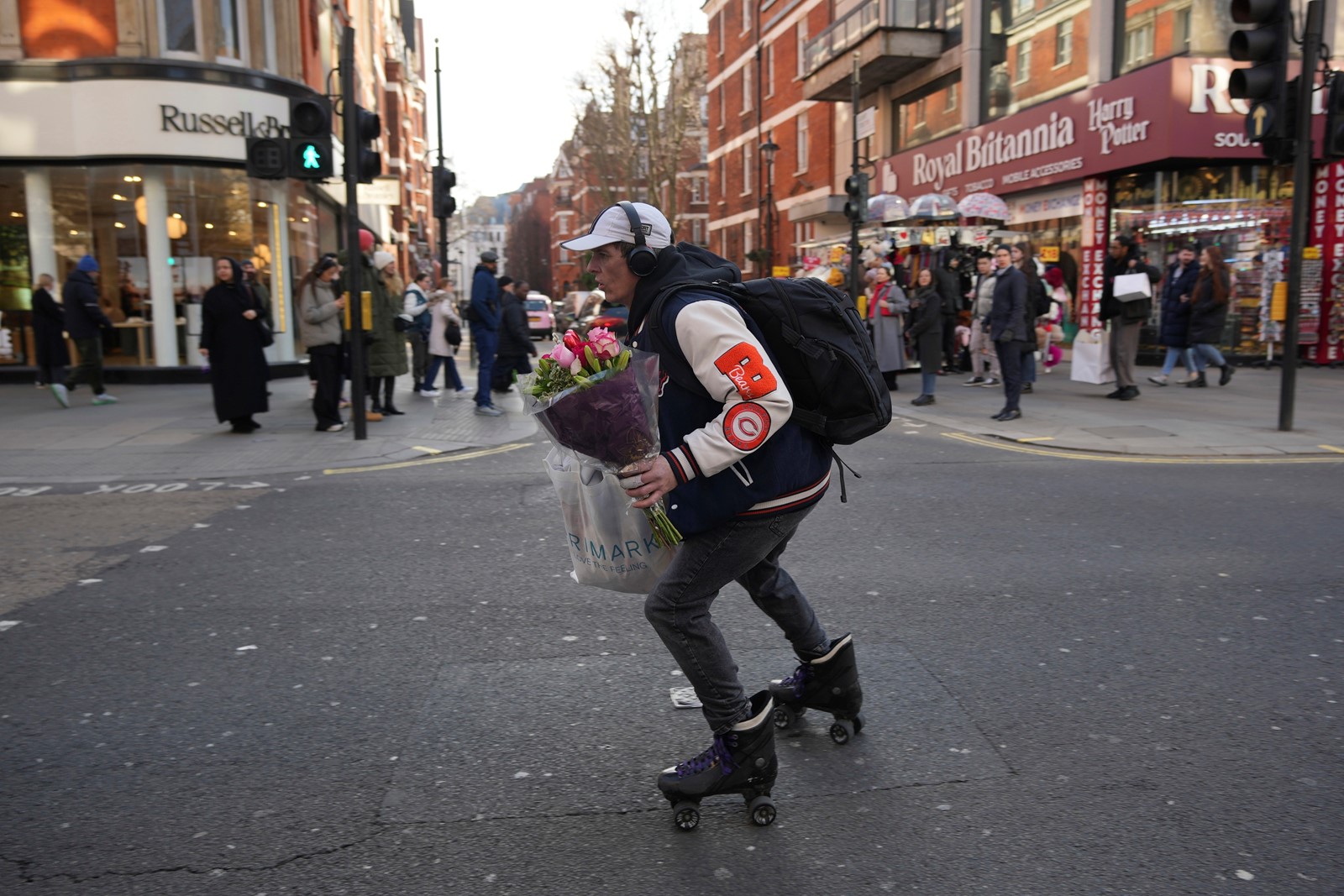 APTOPIX_Britain_Valentine's_Day_12241--47e1a_1089796619.jpg
