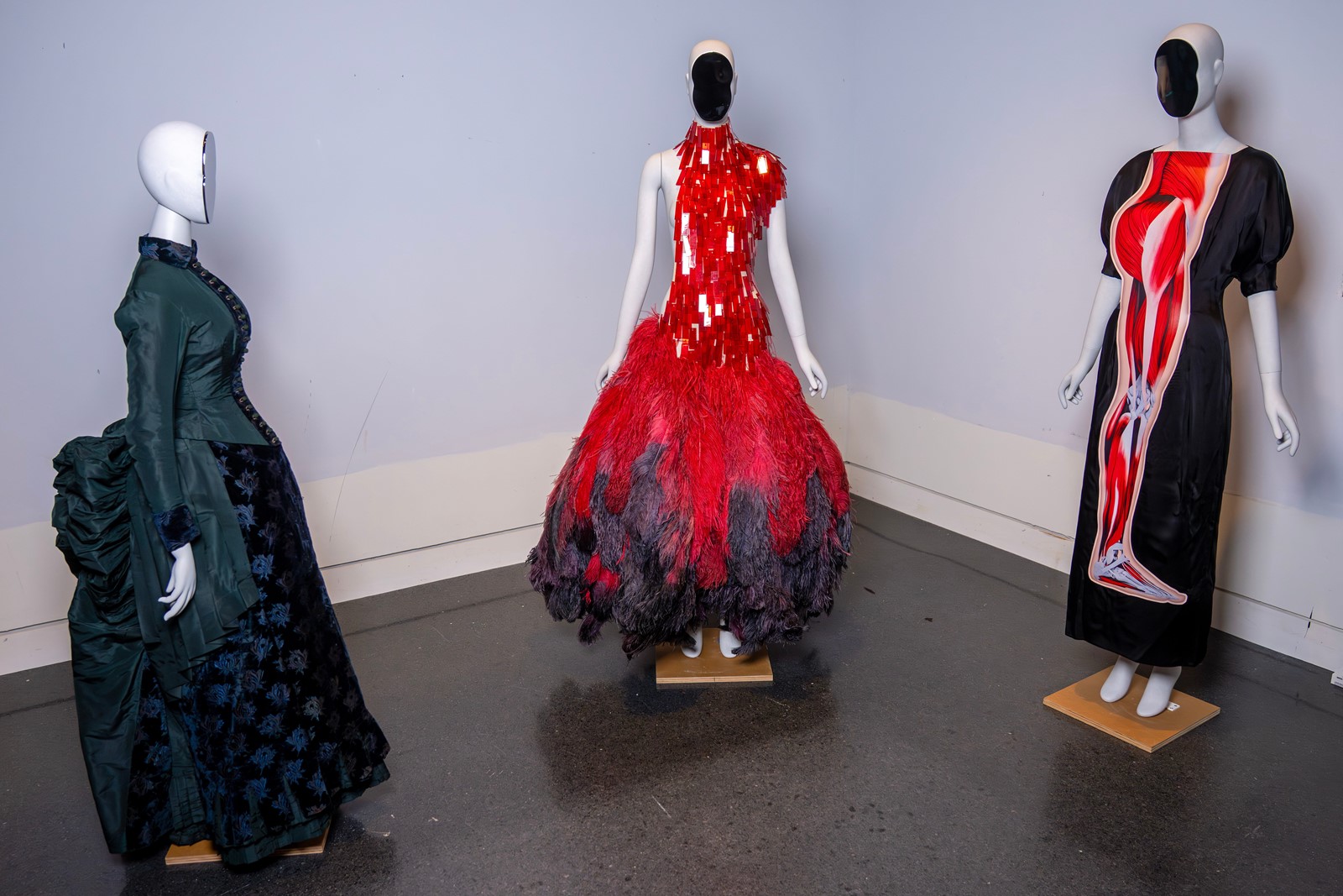 Met_Gala_-_Costume_Institute_Exhibit_21432--21d3f_1103660478.jpg