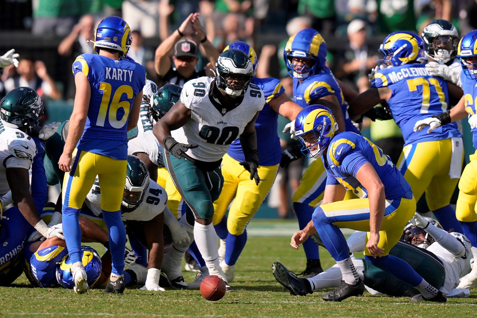 APTOPIX_Rams_Eagles_Football_41045--0c45e_1097911477.jpg