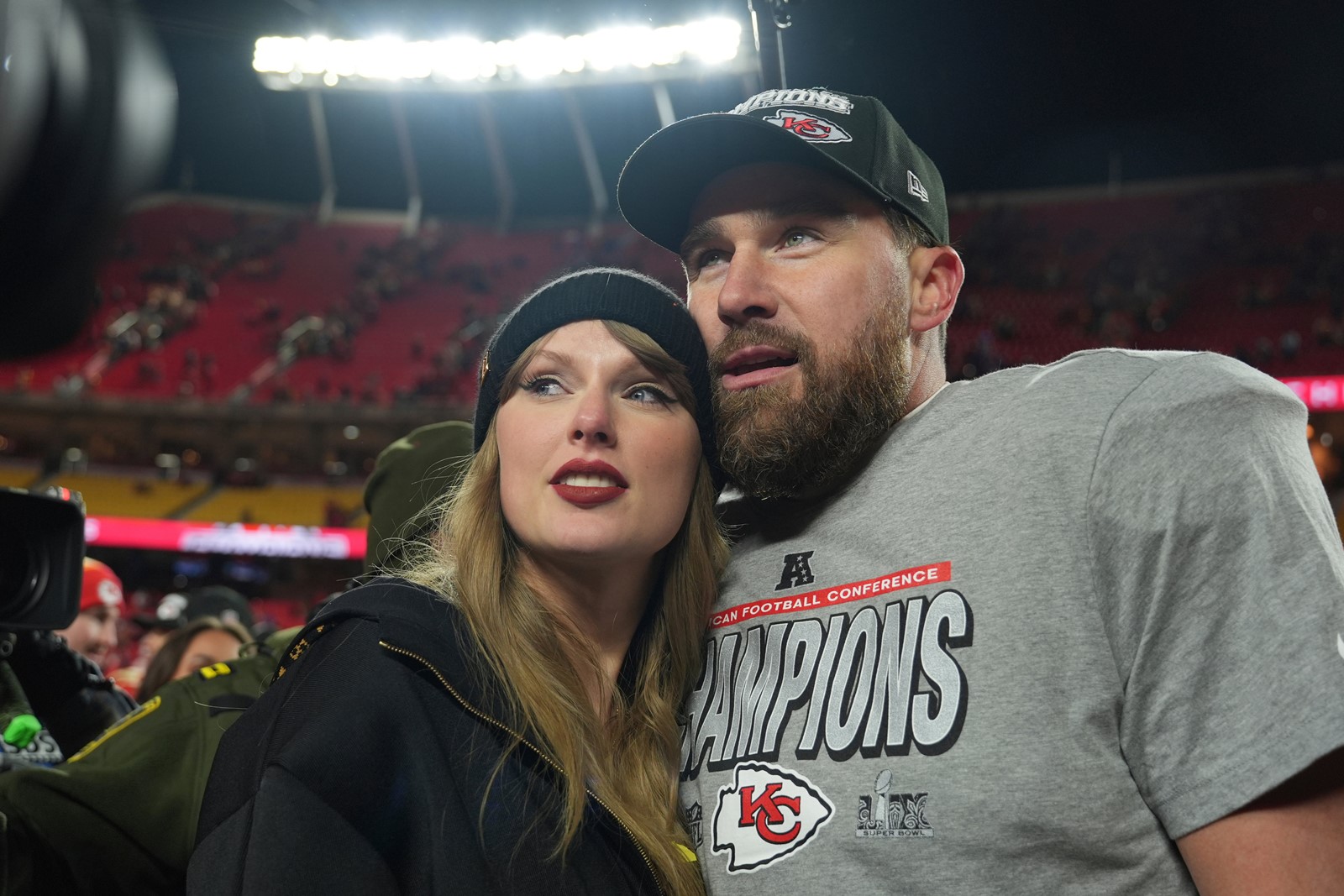 Taylor_Swift_Travis_Kelce_59_46--b503c_1108508118.jpg