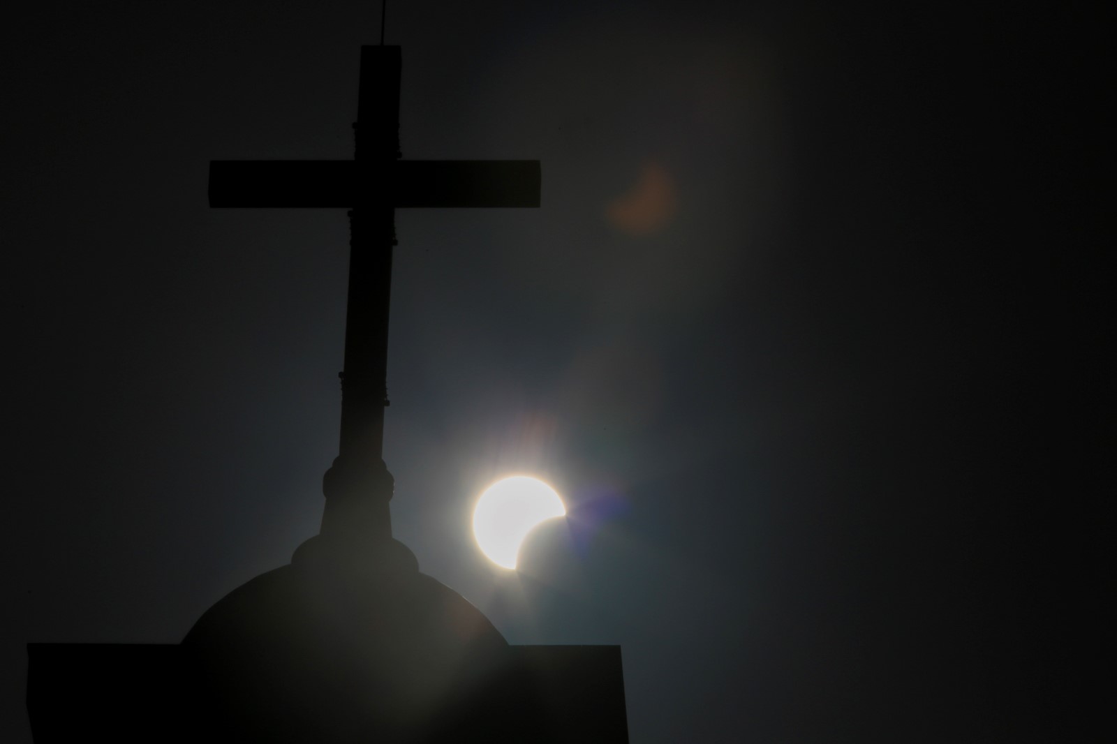 Total_Solar_Eclipse_Religion_65476--99f56_1077076482.jpg