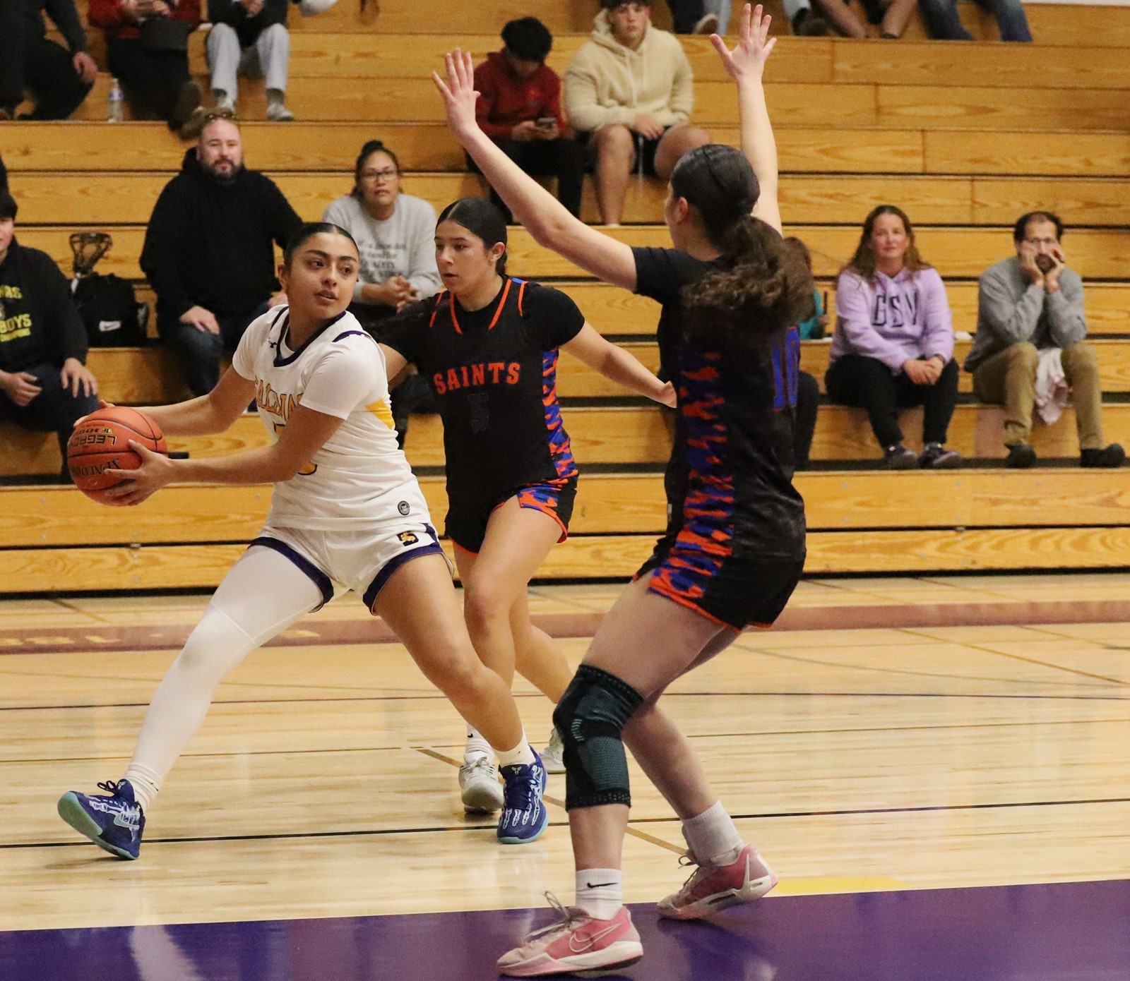 MCH-L-CCSGIRLSHOOPS-0227-04_1090209650.jpg