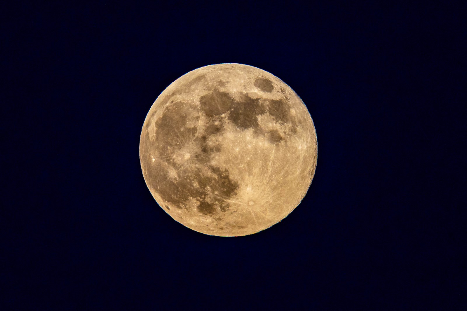 1117_NWS_EBT-L-SUPERMOON-1118-2_1086636626.jpg