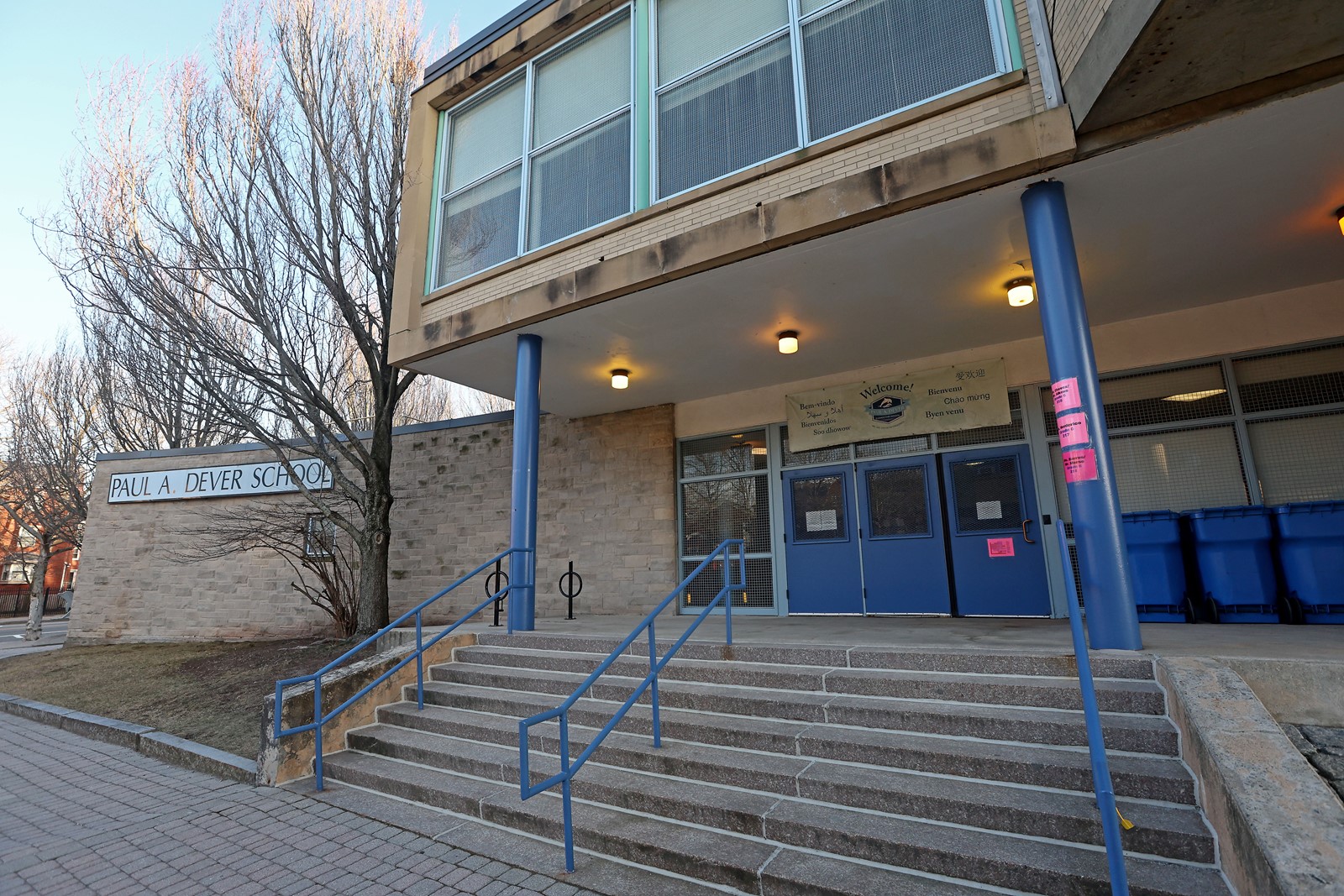 SCHOOLSsc002_1095512002.jpg