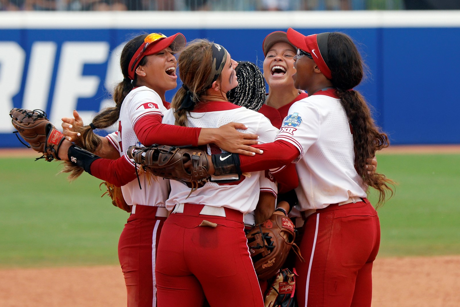 WCWS_Oklahoma_Stanford_Softball_35746--73c0f_1063513539.jpg
