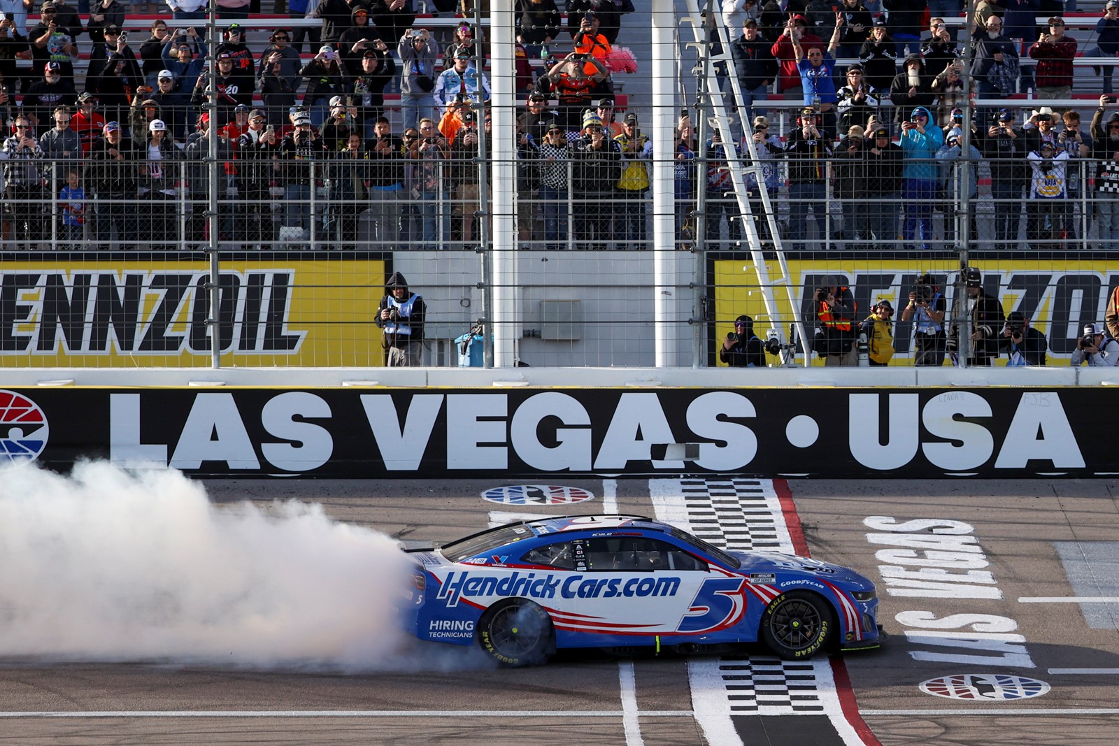 NASCAR_Las_Vegas_Auto_Racing_88360--84605_1075766810.jpg