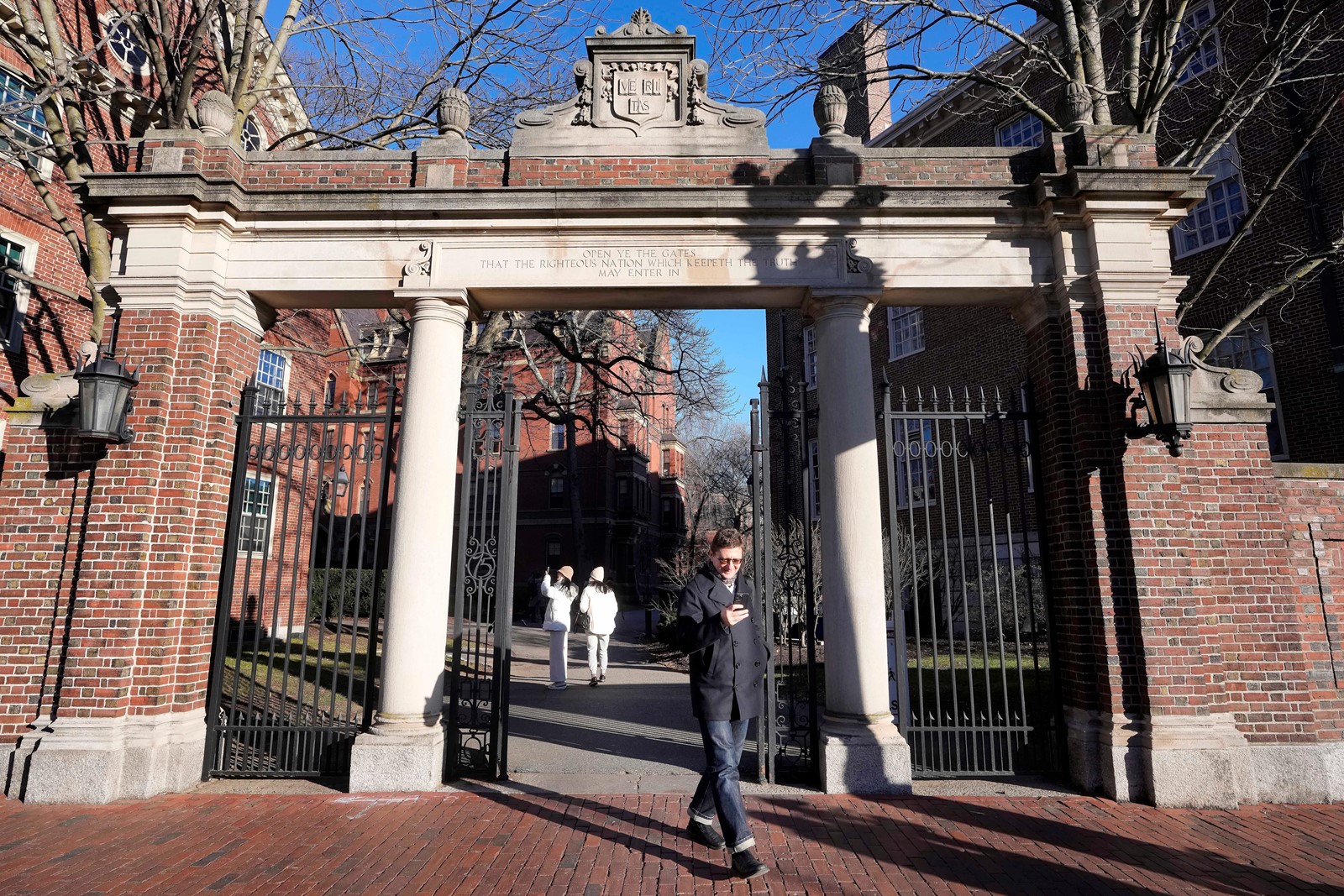 Harvard_President_76569-1_1093140901.jpg