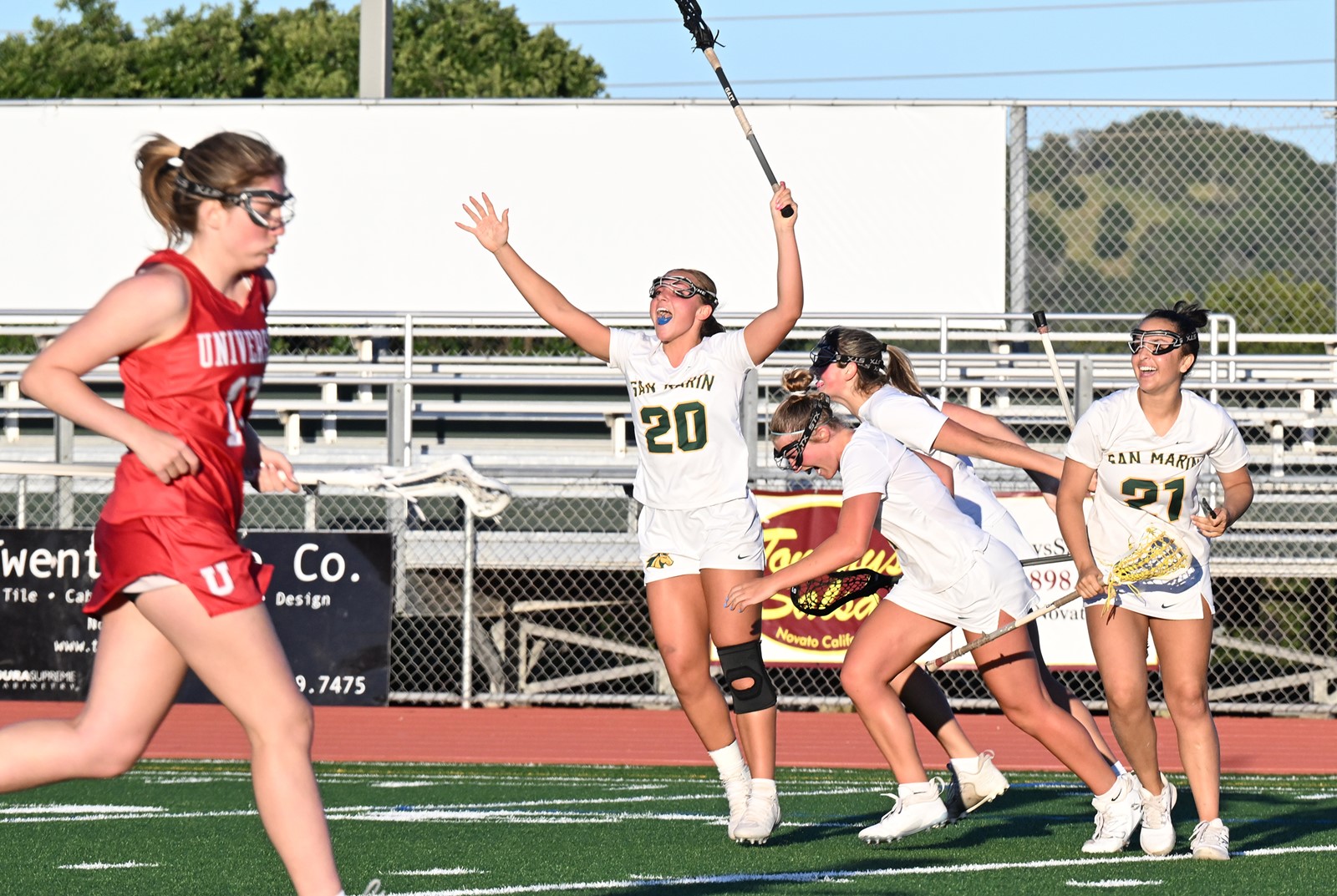 MIJ-L-SMGLAX-0503-03_1078178718.jpg