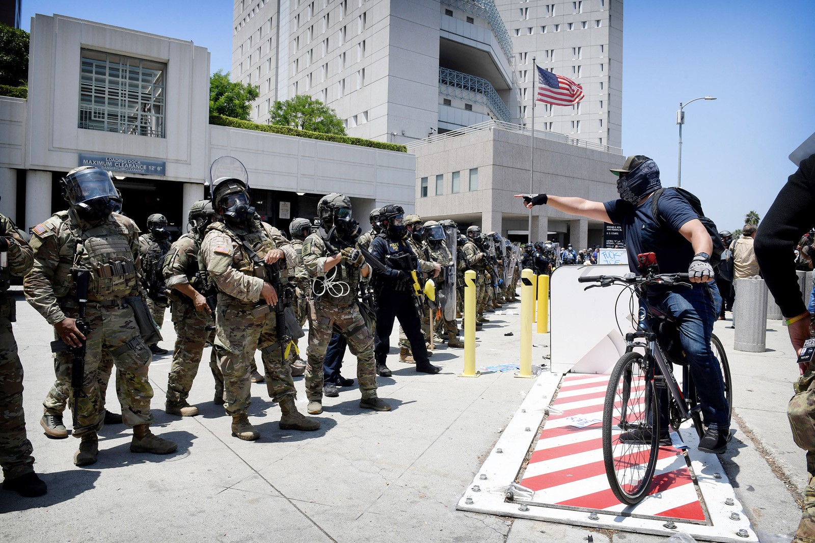 0609_NWS_LDN-L-GUARD-NEWSOM-0610-01_1094071314.jpg