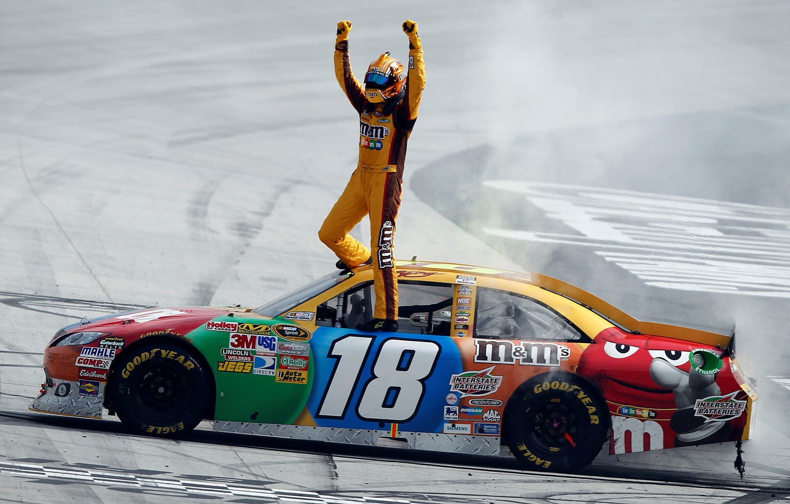 NASCAR-Busch_Turns_40_Auto_Racing_42384--47ac8_1092610652.jpg