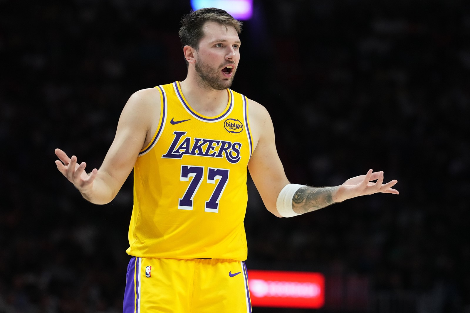 Lakers_Heat_Basketball_06604--2cc2e_1104959971.jpg