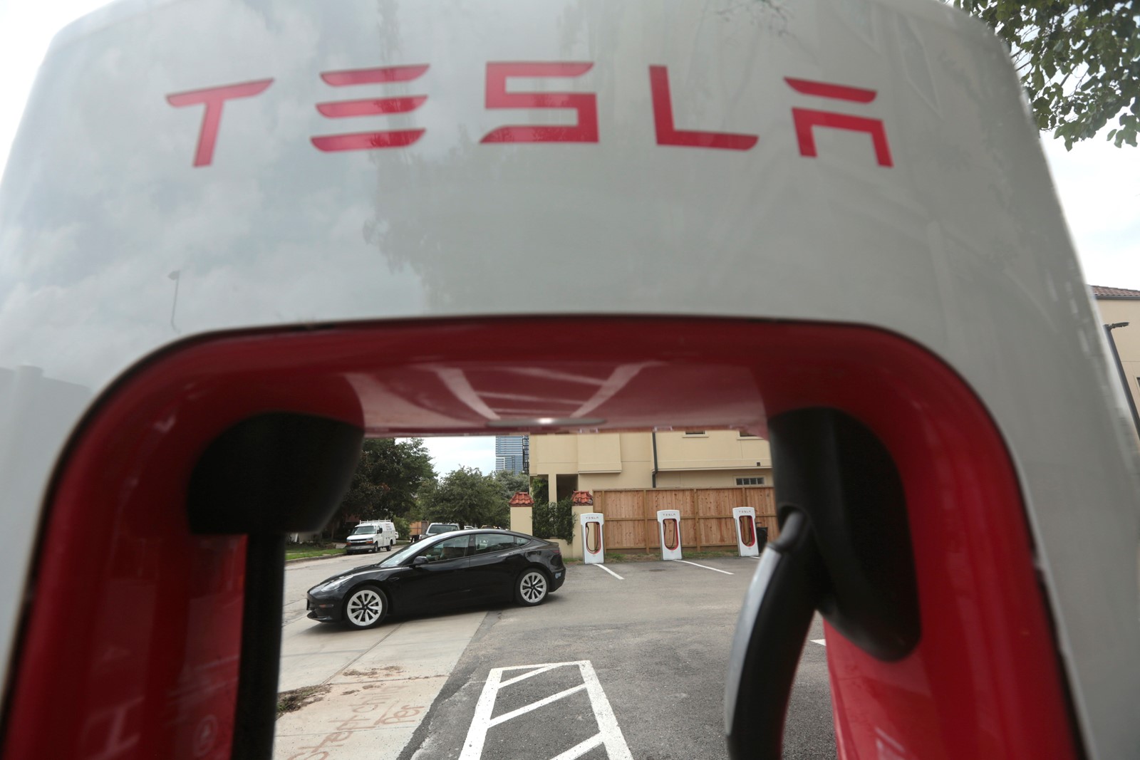 Electric_Vehicles_Charging_Cable_Thefts_64814--8851e_1079898908.jpg