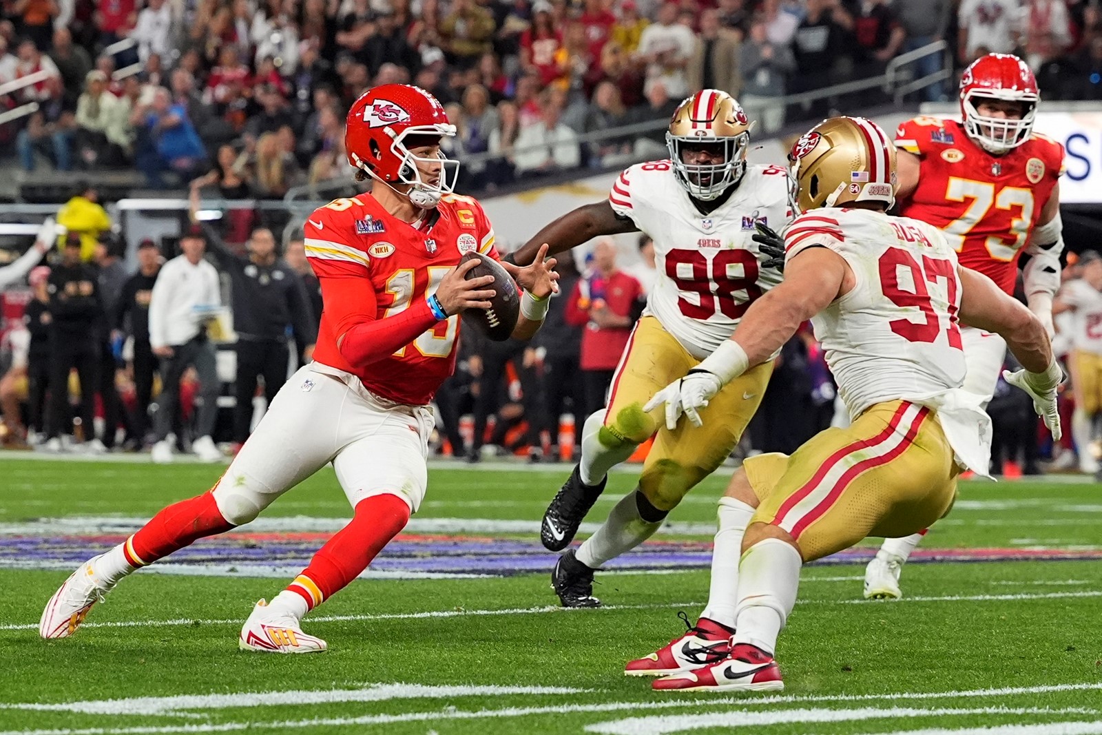 Super_Bowl_Football_46923--7f136_1074943020.jpg