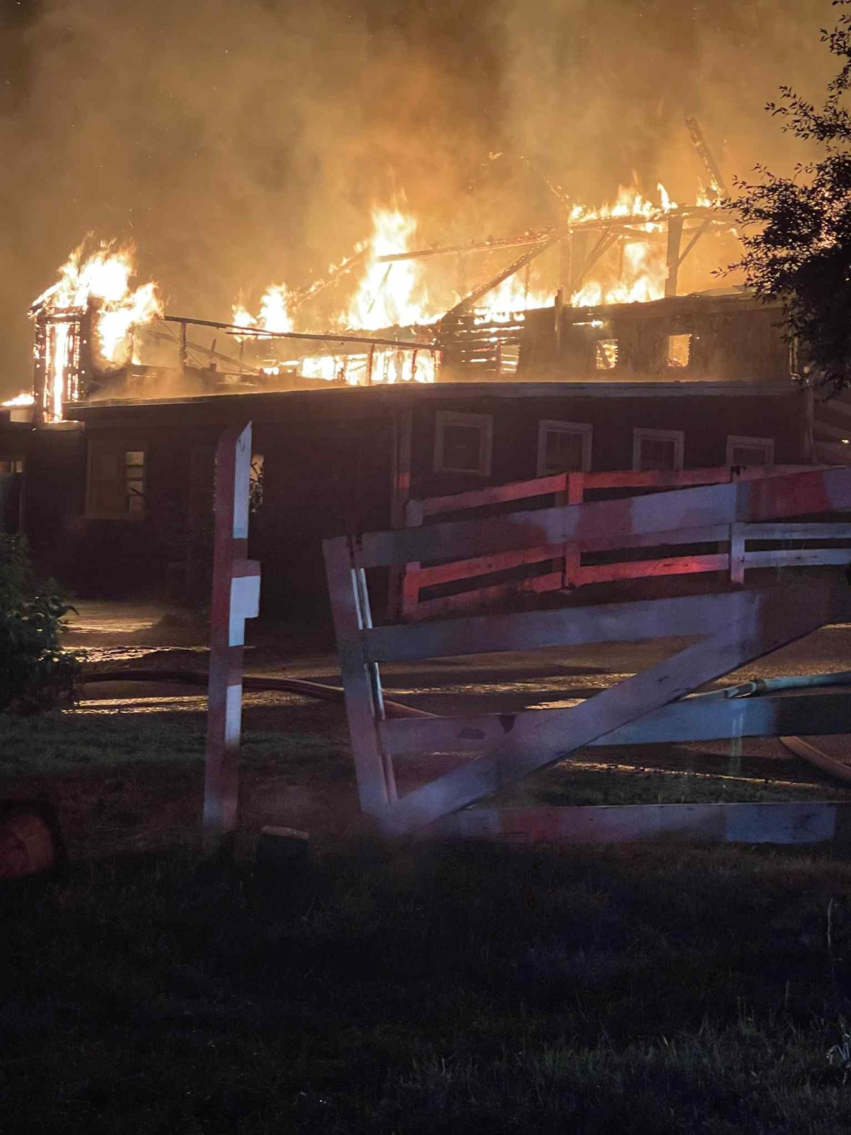 Walpole-barn-fire_1095264701.jpg