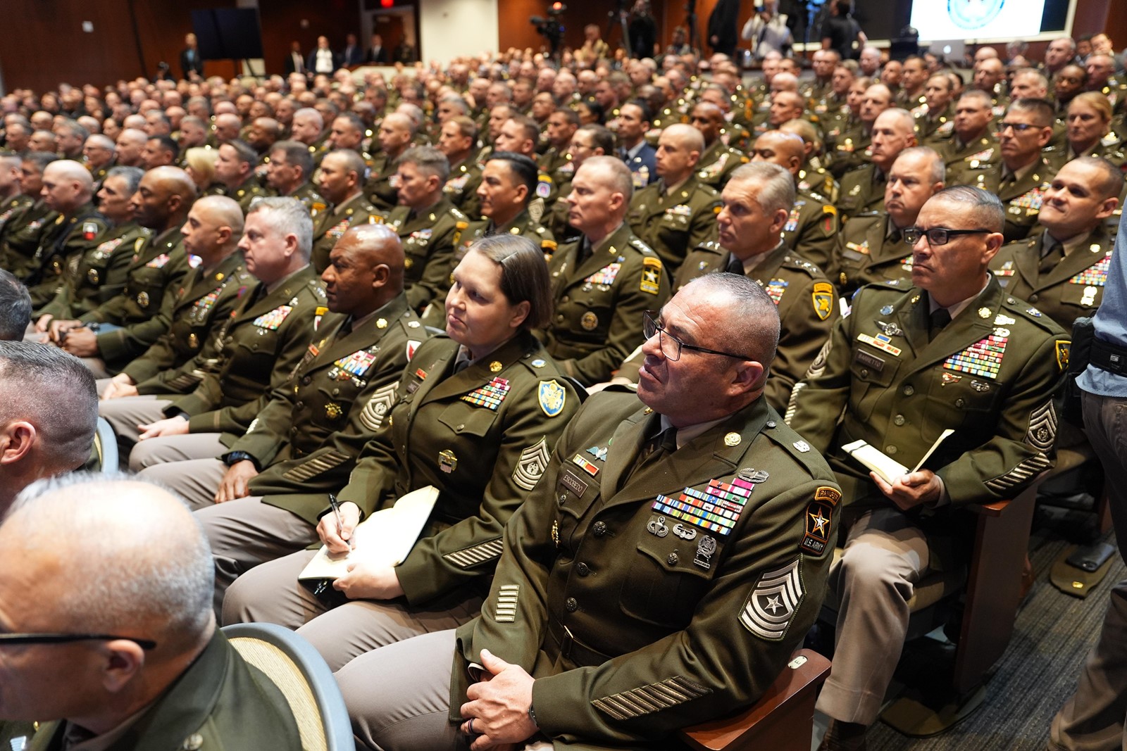 APTOPIX_Trump_Pentagon_Commanders_Meeting_91660-1_1100414559.jpg