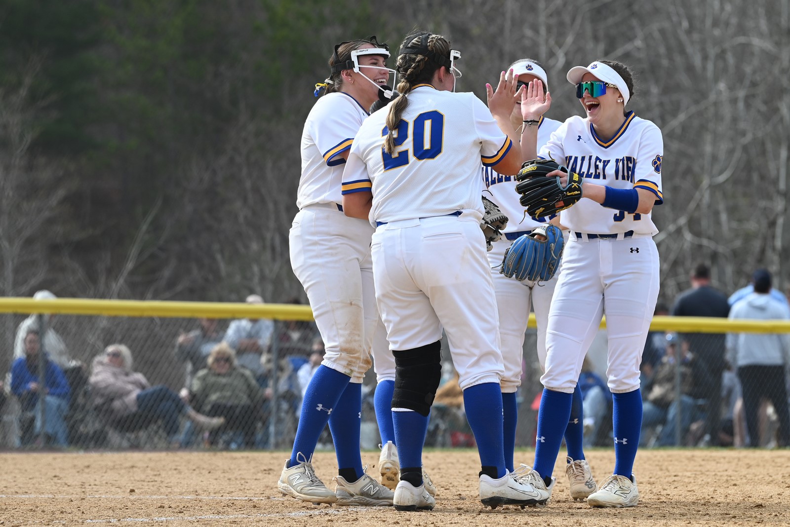 STT-L-VVSoftball-041825-04_1094136562.jpg