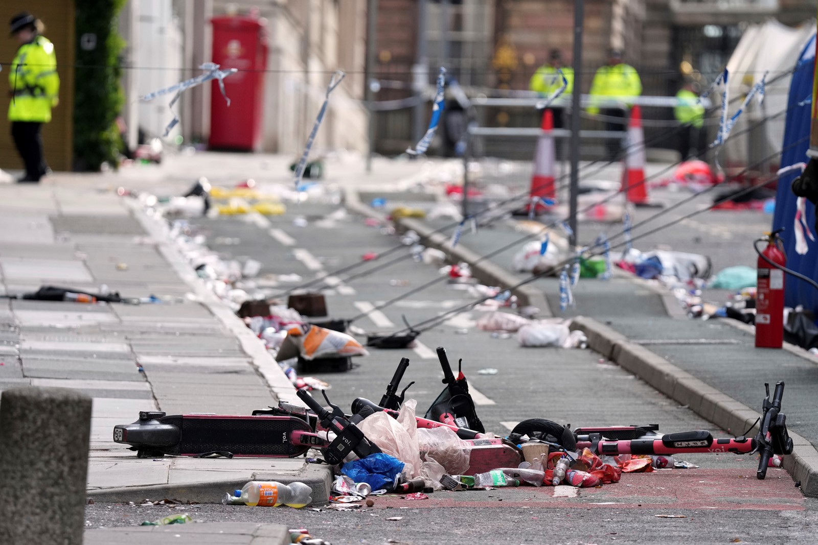 Britain_Car_Ramming_61115--fbb21_1093582209.jpg