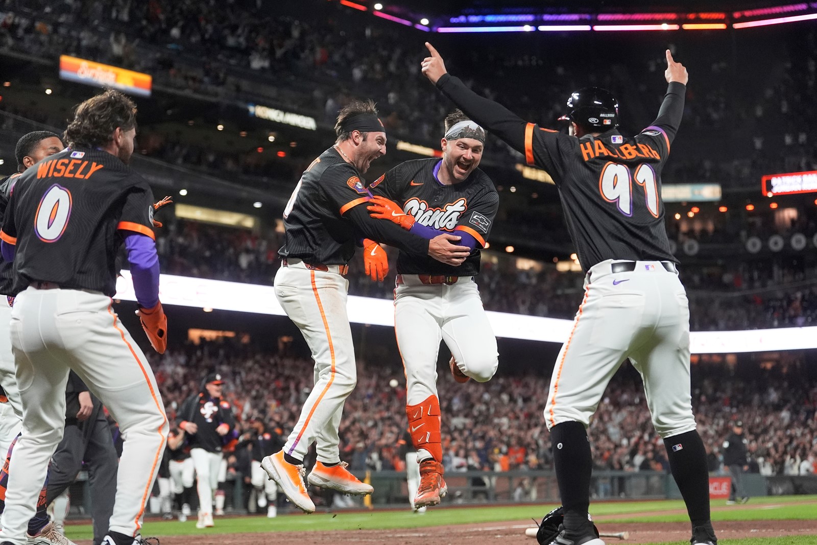 BNG-Z-GIANTS-0708-3_1095149891.jpg