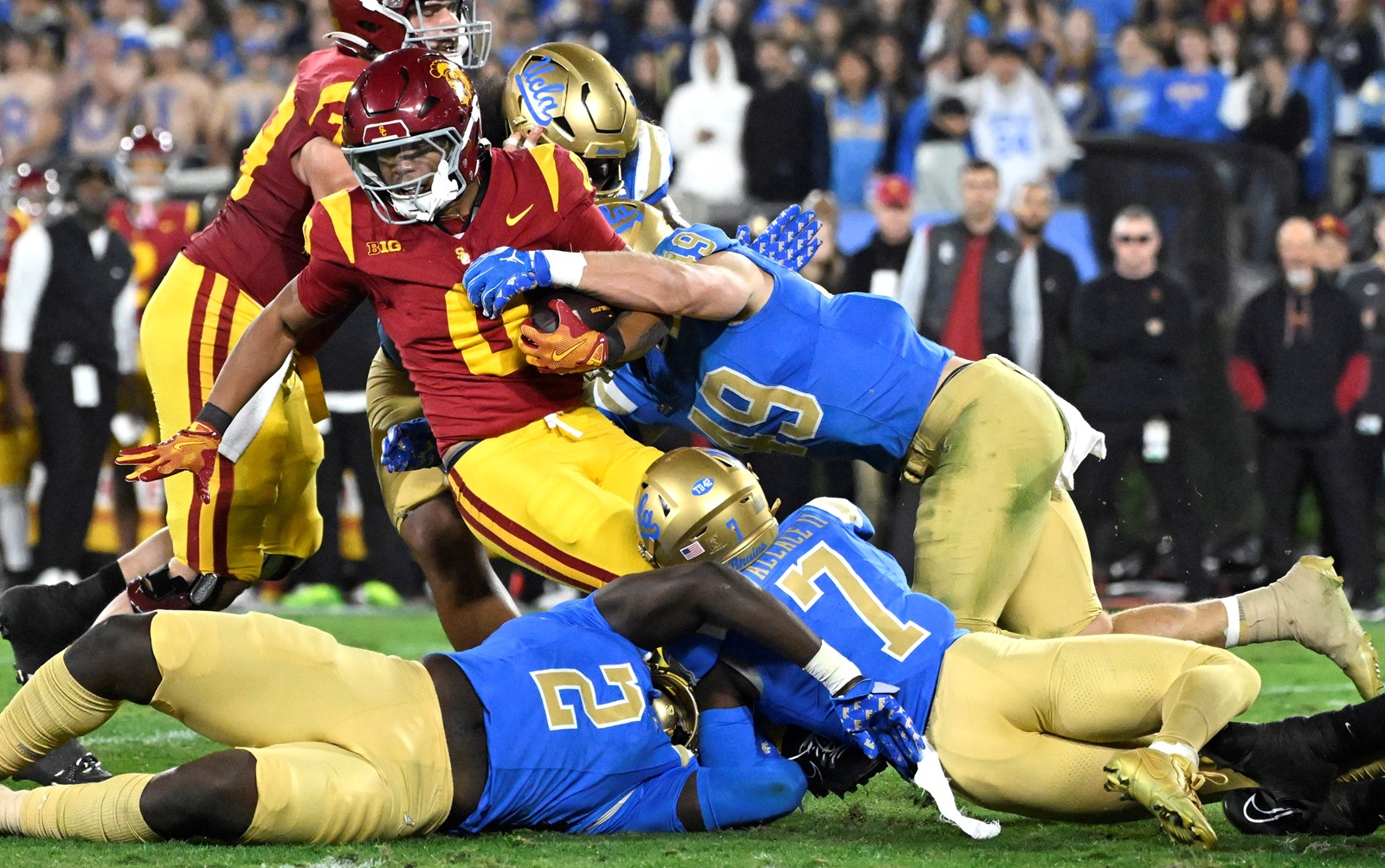 1123_NWS_LDN-L-USC-UCLA-FBC-1124-KB6_1086883590.jpg