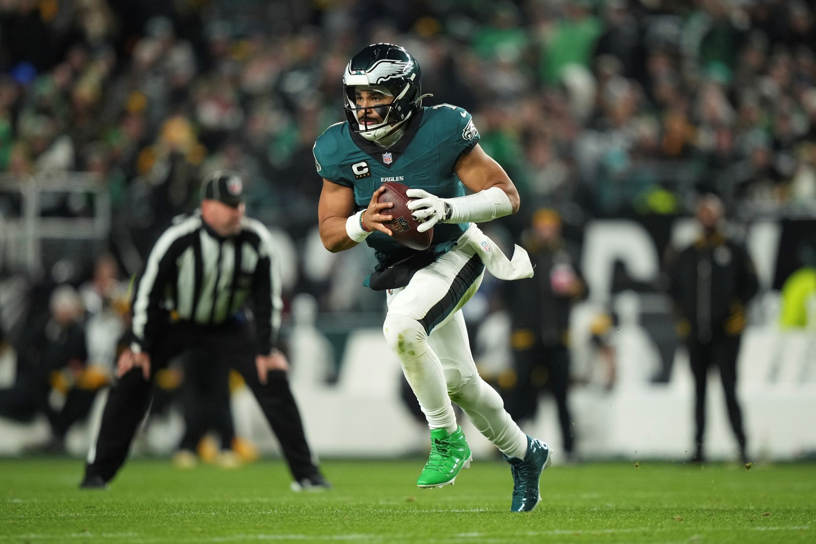1221_NWS_Steelers-Eagles-Football_217055358_1087853820.jpg