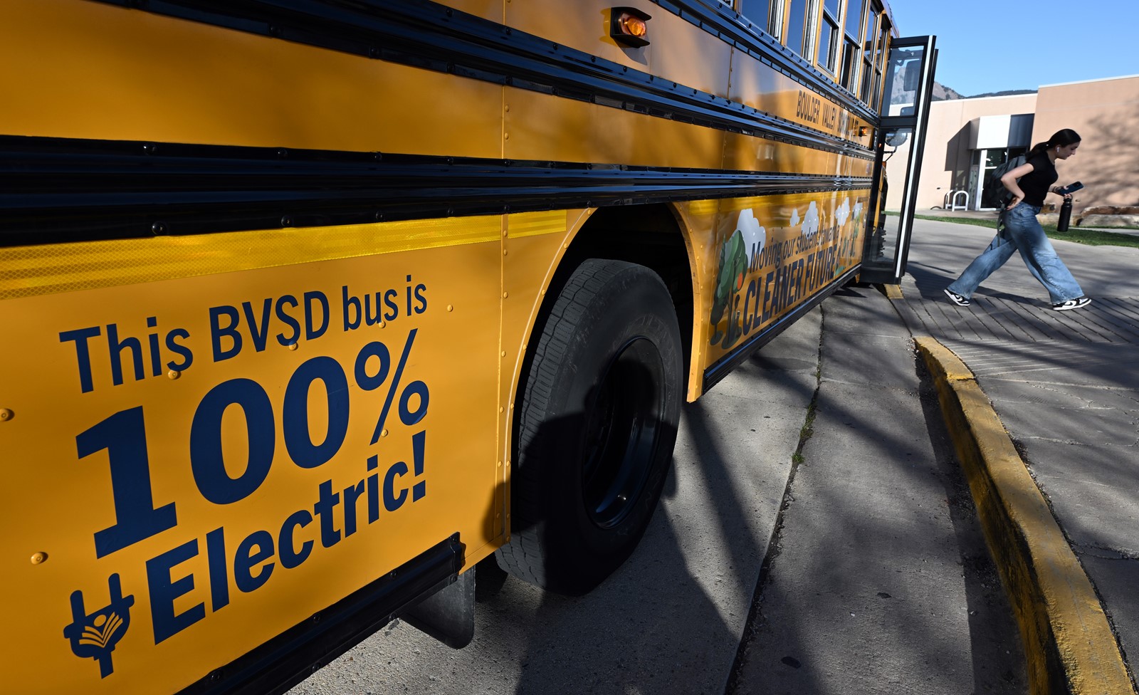 DCC-L-Elecbus22_1106083695.jpg