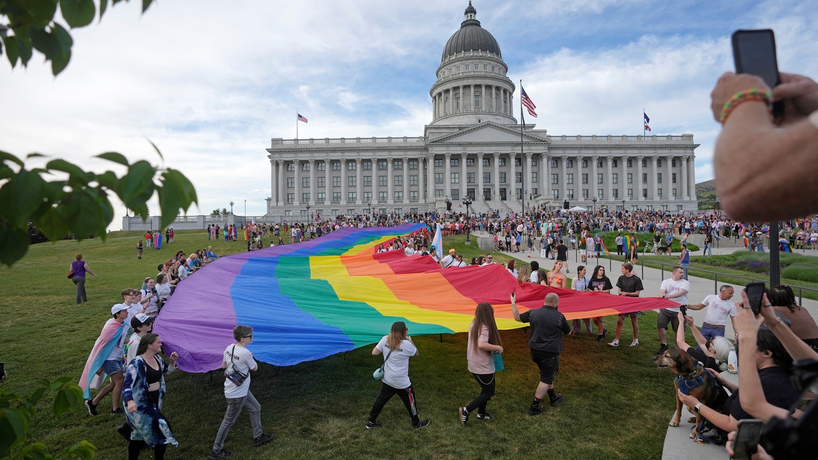 LGBTQ_Flag_Ban-Utah_22625--f1c38_1091332609.jpg