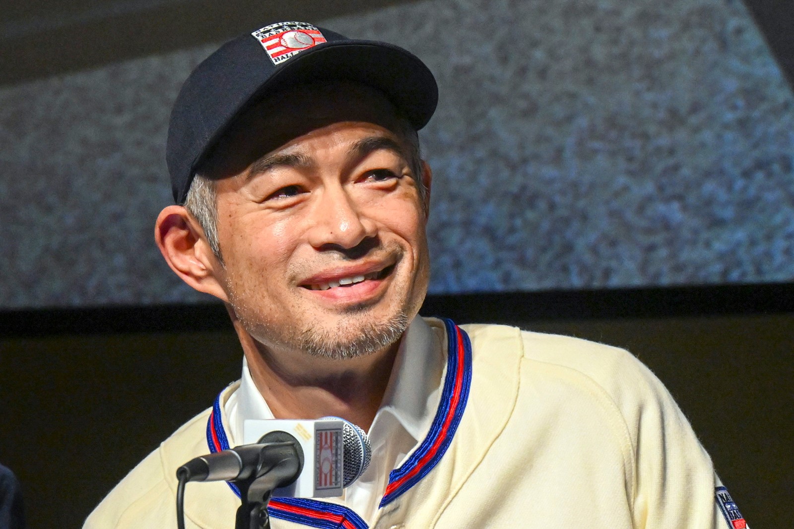 Hall_of_Fame_Ichiro_Baseball_24425--b1a31_1095467845.jpg