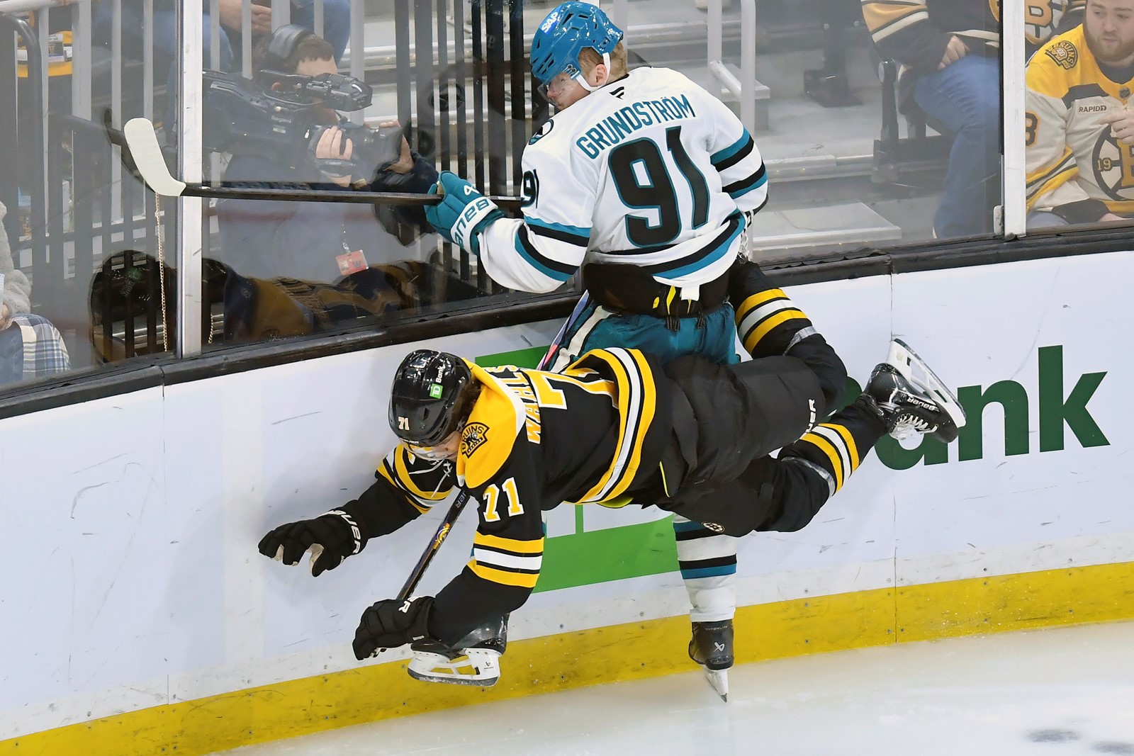 Sharks_Bruins_Hockey_24556--e9c61_1088848832.jpg