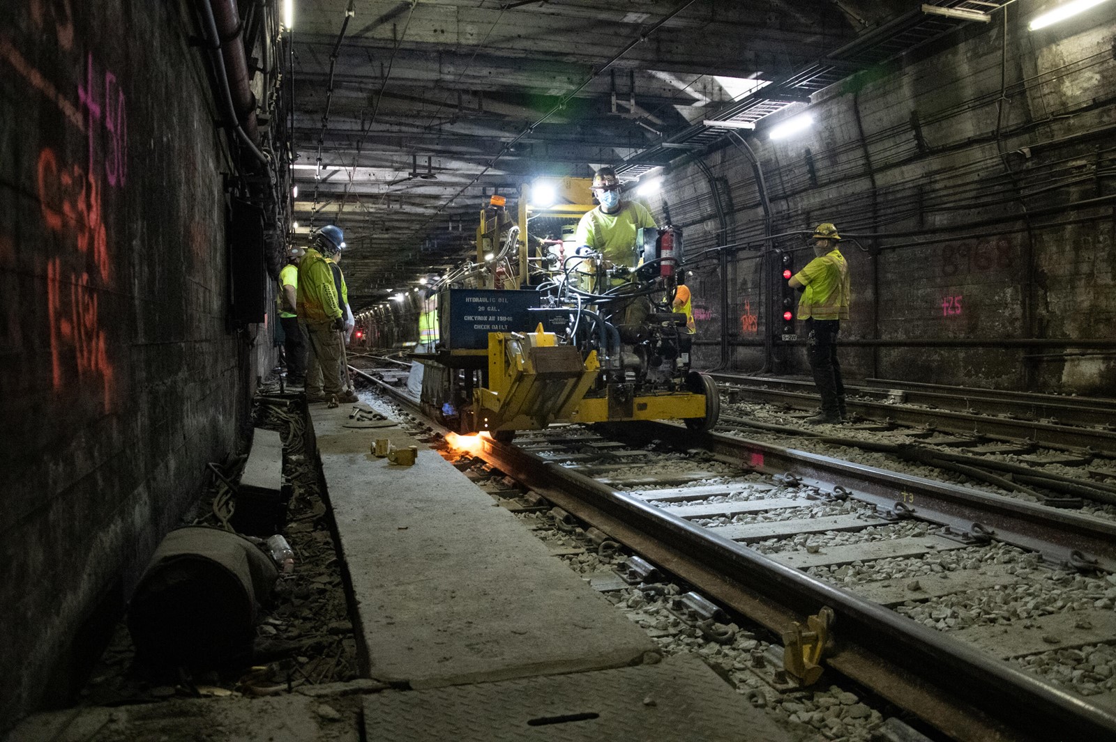 Blue-Line-workers_1061059976.jpg
