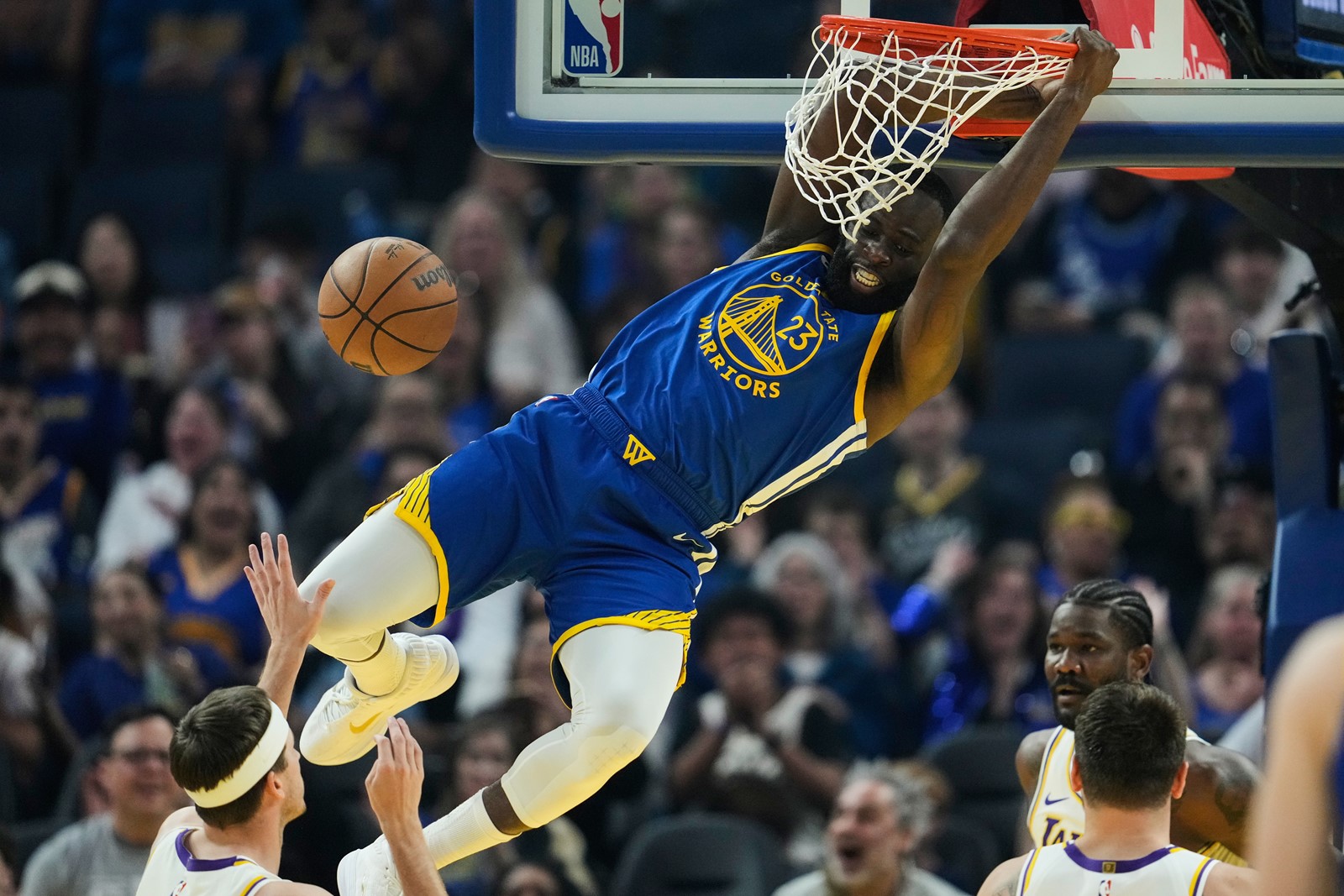 Lakers_Warriors_Basketball_56856--5b725_1103870676.jpg