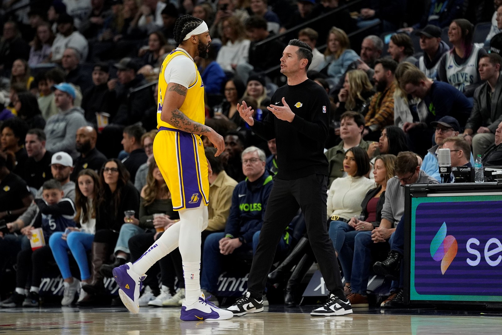 Lakers_Timberwolves_Basketball_69628--4154a_1087602301.jpg