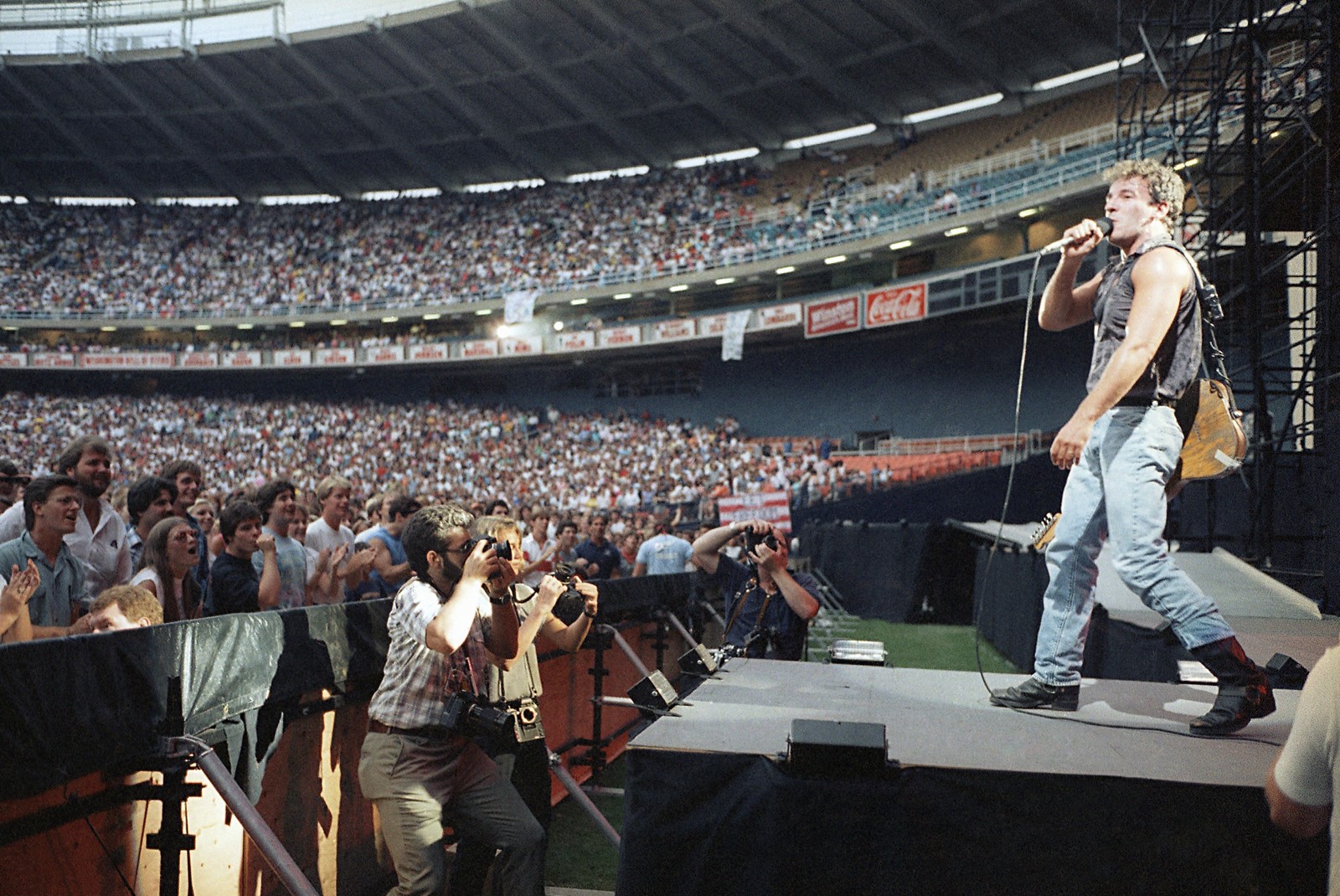 OCR-L-BOOK-SPRINGSTEEN-0707-02_1080690097.jpg