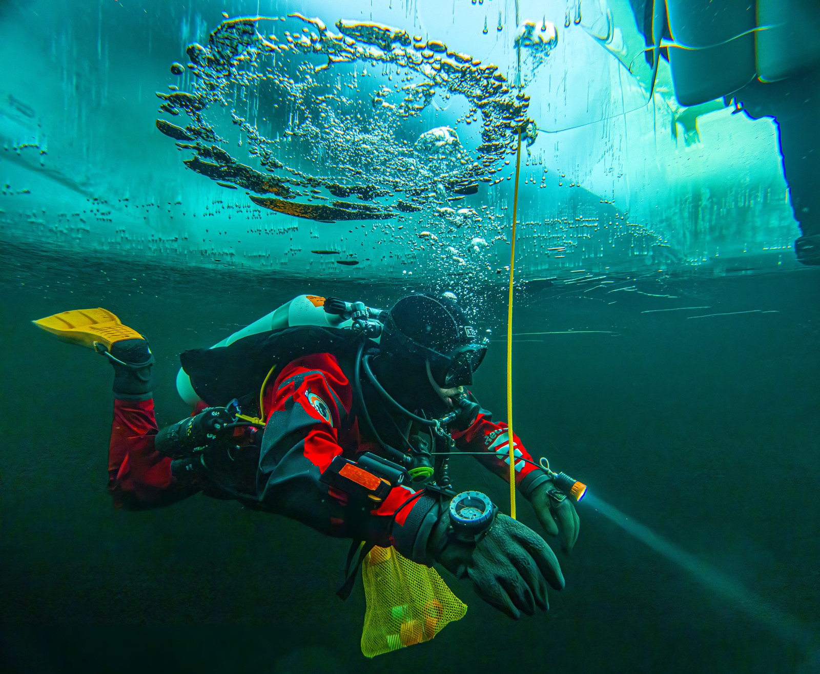 Finland_Arctic_Ice_Diving_47252--c1535_1104949556.jpg