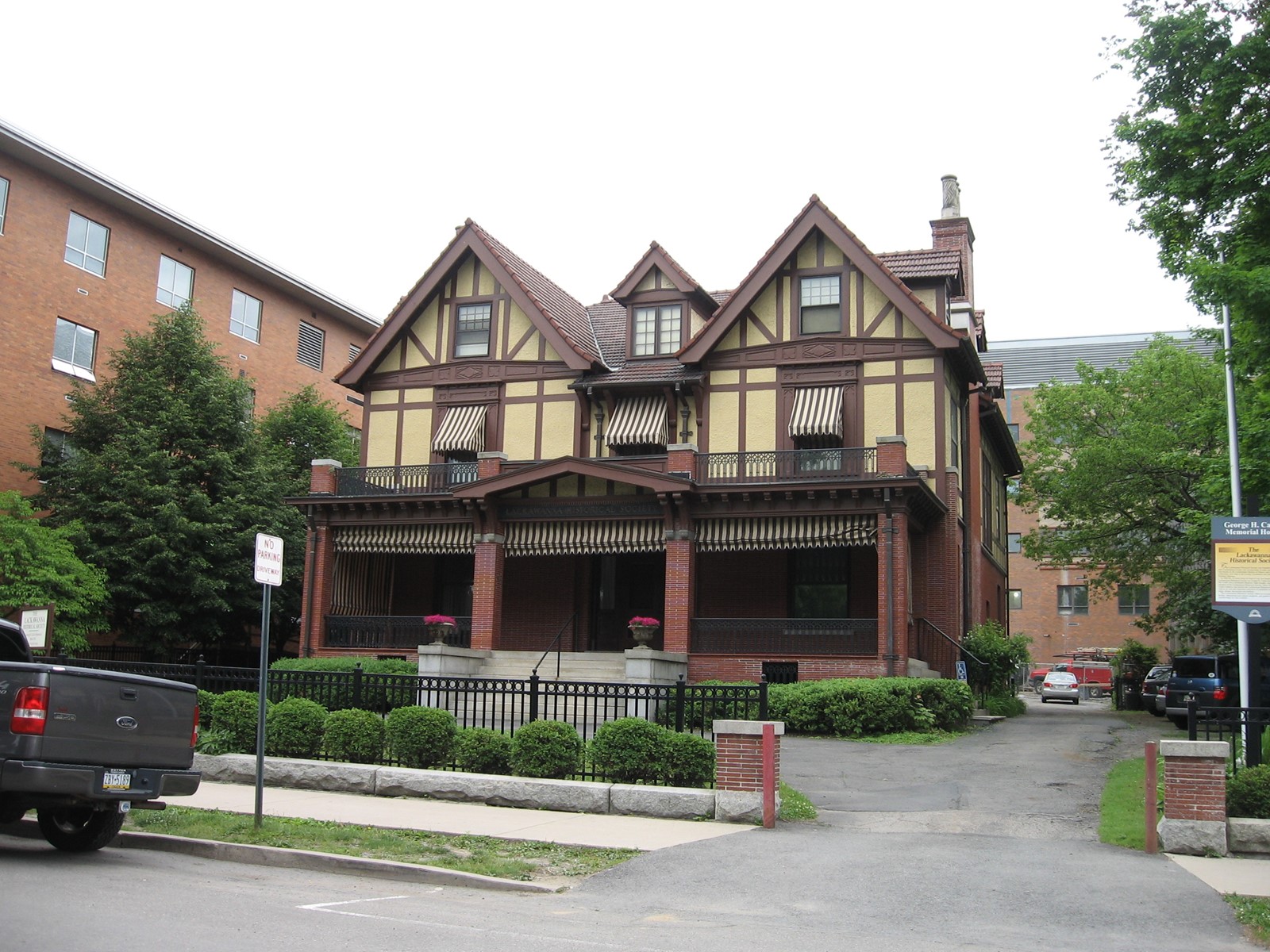 WvTzaKKd_1077356354.jpg