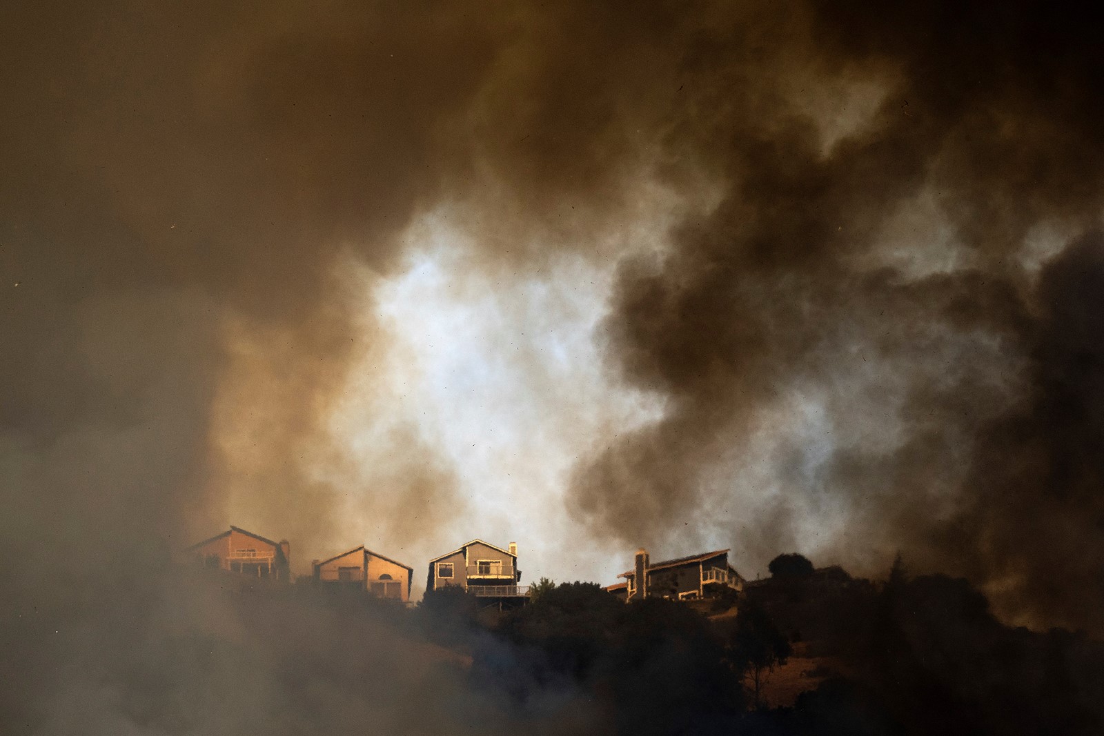 Climate-Wildfires-Deaths-Costs_72589--bb4ce_1092839902.jpg
