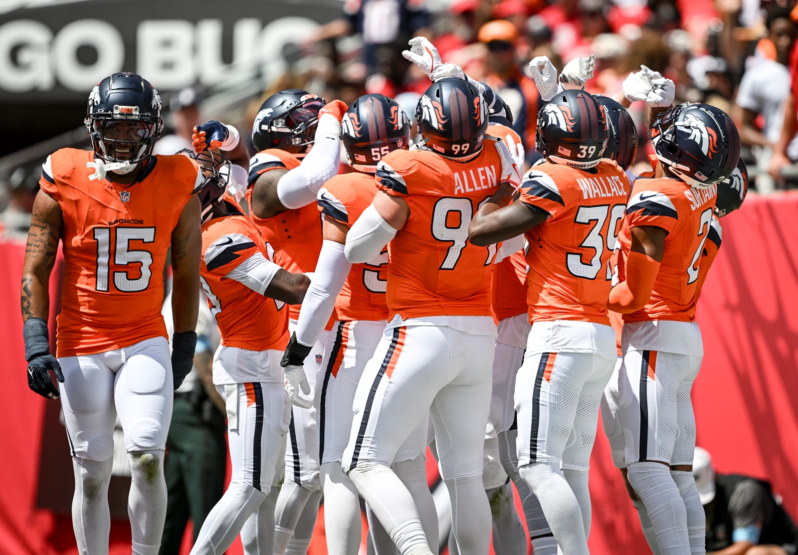 TDP-L-BRONCOS-BUCSAO1_1264xxx_1095403702.jpg