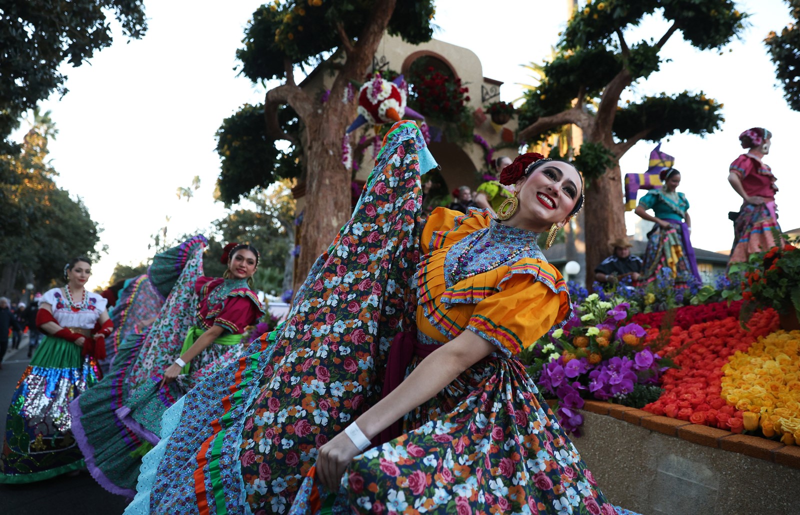 0101_NWS_PAS-L-2025-ROSE-PARADE-0102-07_1088153809.jpg