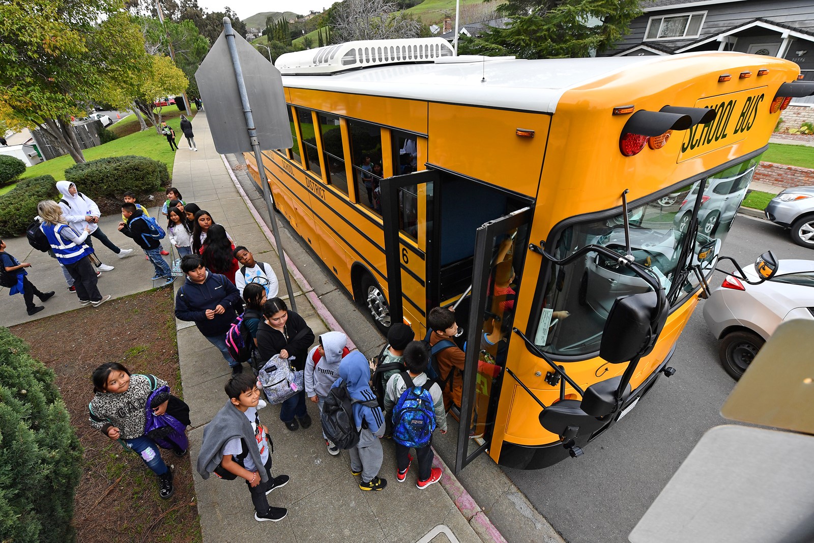 SJM-L-SCHOOLBUS-XXXX-03_1089640191.jpg