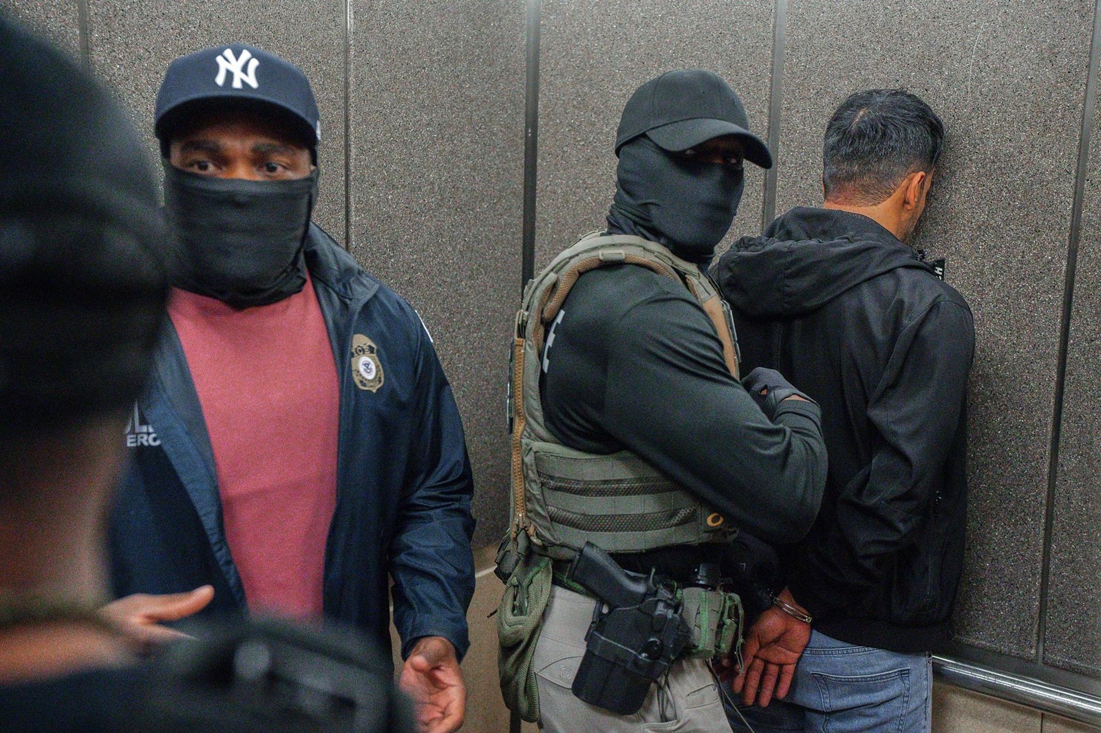 Masked_Law_Enforcement_20193-1_1095437253.jpg