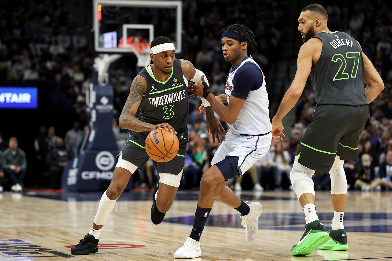 STP-Z-Wizards-Timberwolves-Basketball_218787318_1089322591.jpg