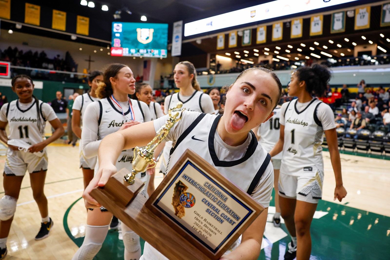 BNG-L-CCSGIRLSHOOPS-0227-12_1103851659.jpg