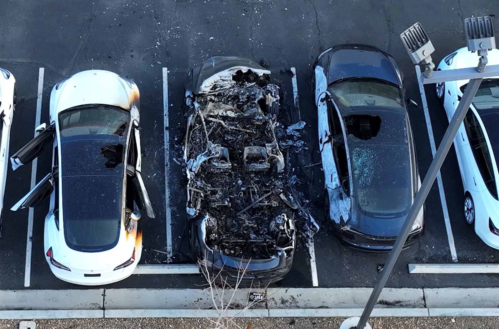 Musk_Tesla_Vandalism_67879--80486_1091349390.jpg