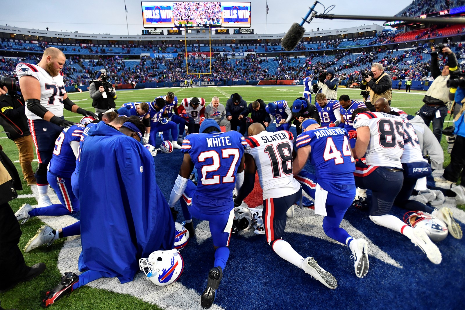 Patriots_Bills_Football_13459--95142_1058711336.jpg