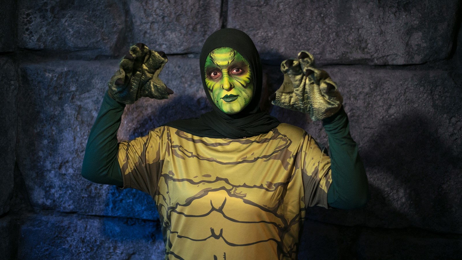 OCR-L-UNIVERSAL-DARKMOOR-MONSTER-MAKEUP-0618-03_1094422668.jpg