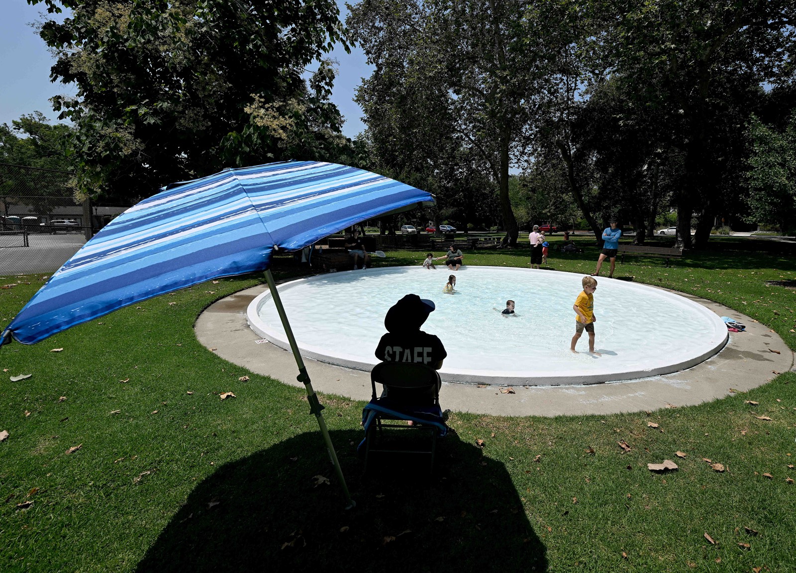 0714_NWS_IDB-L-COMMUNITY-WADING-0719-01-WL_1095333075.jpg