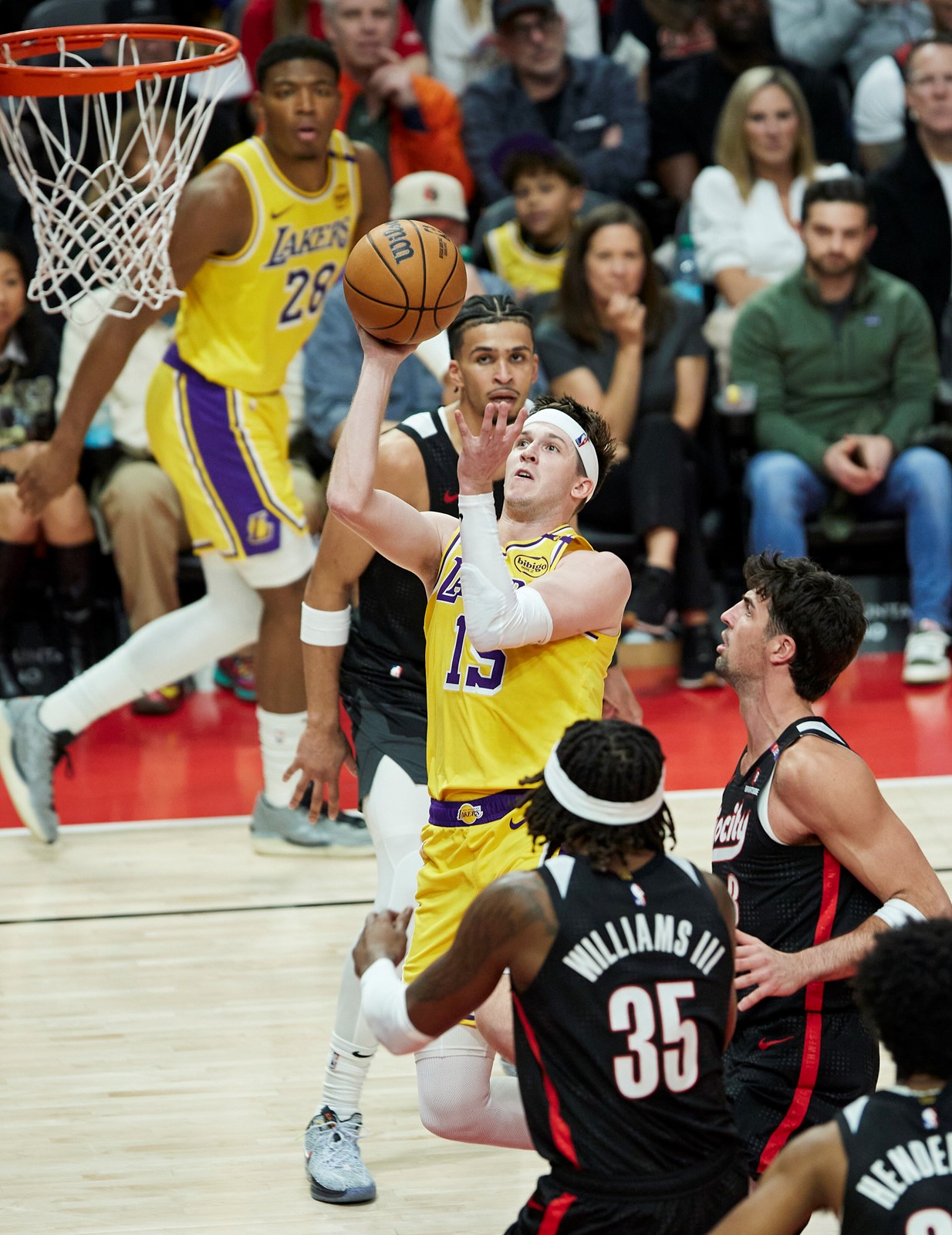 Lakers_Trail_Blazers_Basketball_67639--1fafe_1090049533.jpg