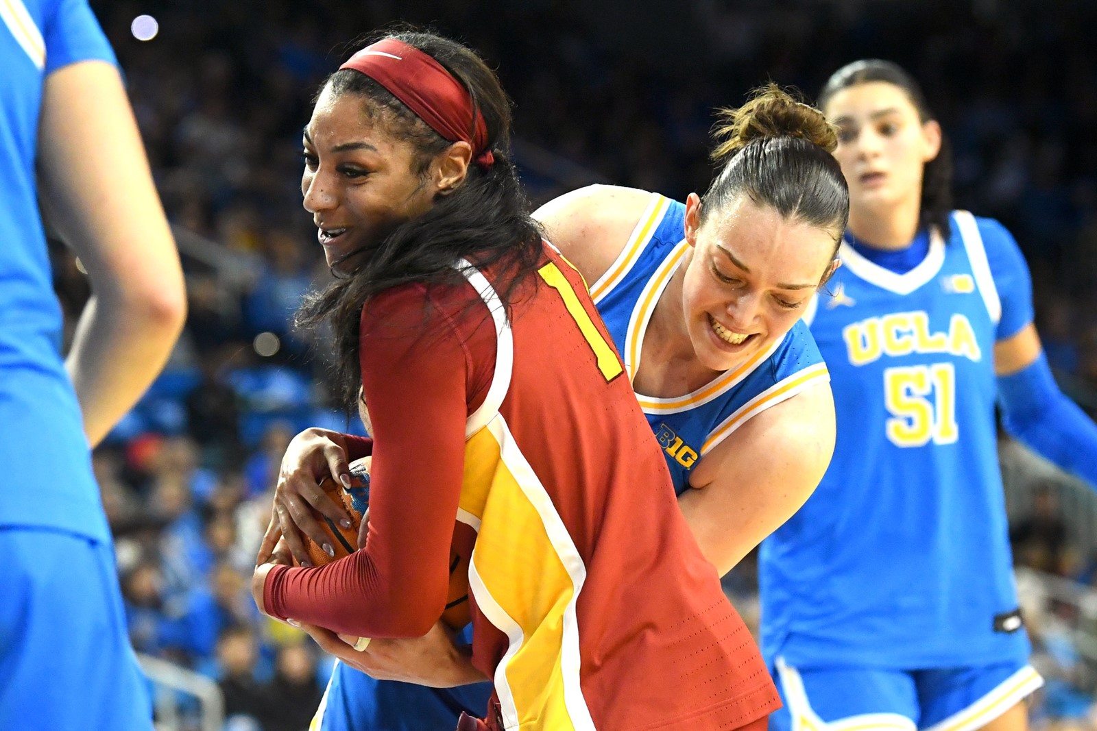 0103_NWS_LDN-L-USC-UCLA-BKW-0104-AH03_1101677631.jpg
