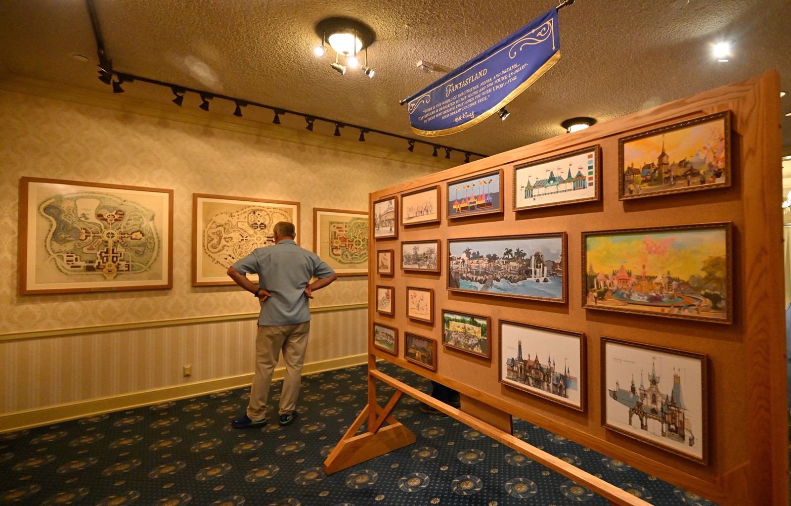 OCR-L-DISNEYLAND-WALT-0714-JG-07_1095332419.jpg