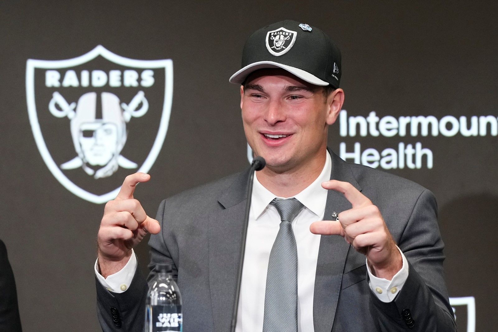 Raiders_Draft_Football_84815--ce136_1106073828.jpg